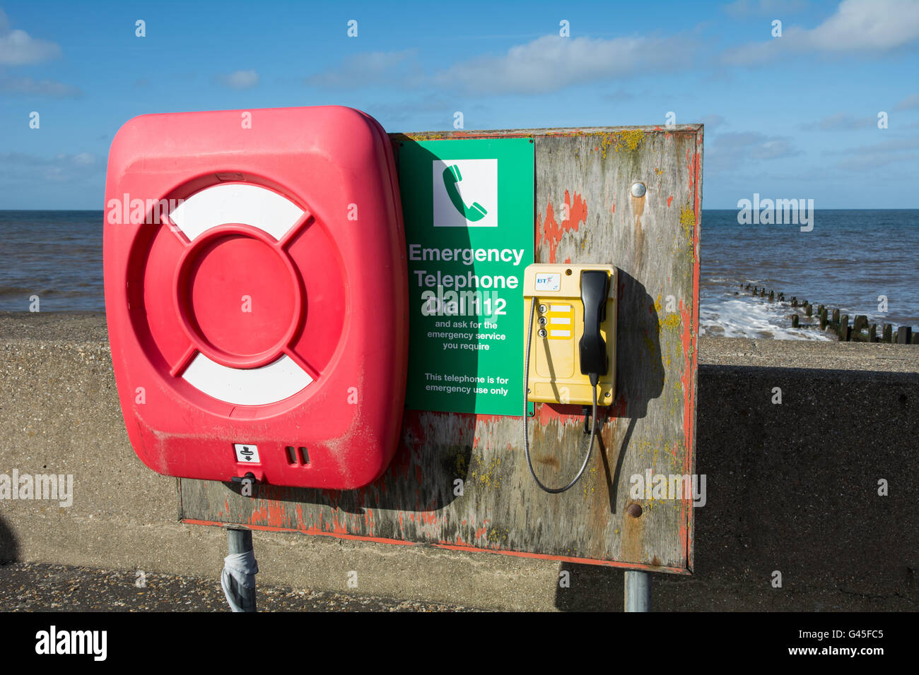 Walcott Beach Notfall-Telefon & Tarierhilfe - Stone Beach - Walcott - Norfolk Stockfoto
