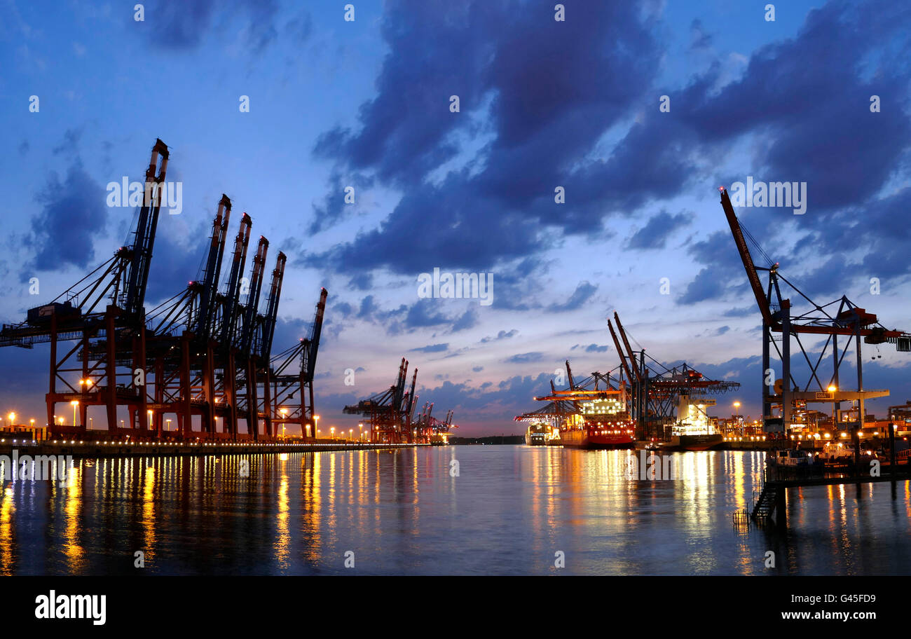 Europa Deutschland Hamburg Hafen Hamburg Containerschiff laden entladen Stockfoto