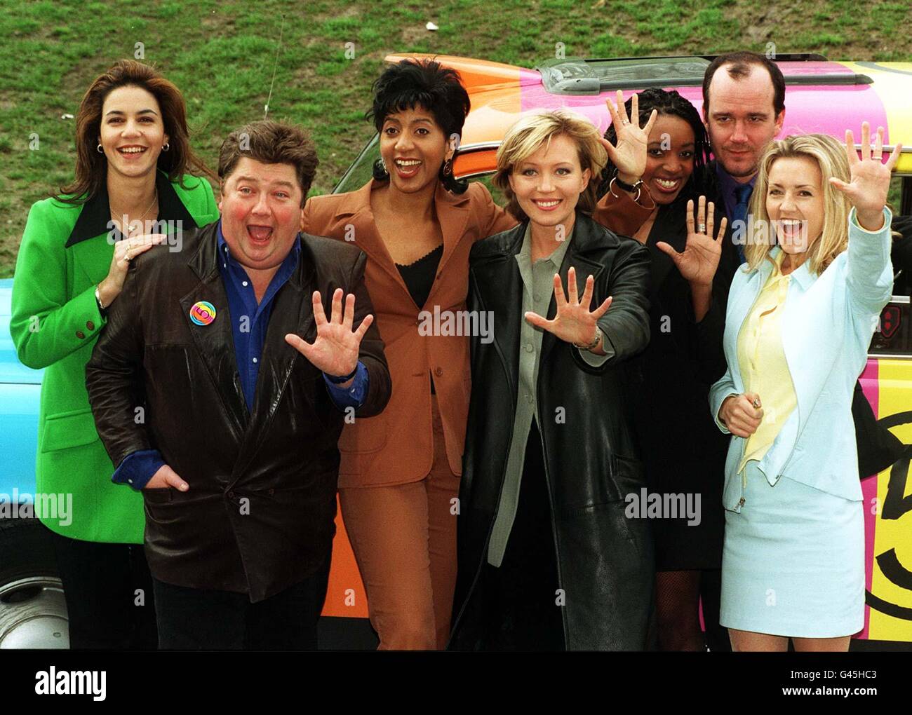 The Faces of Channel 5 (l/r) Julia Bradbury, Jono (Jonathan Coleman), Trish Adudu, Kirsty Young, Josie D'Arby, Jack Docherty und Gail McKenna, heute (Dienstag) in London. Channel 5, der am 30. März startet, hat im Mai die Rechte an der Polen-England-WM-Qualifikation erworben und ist dafür bekannt, dass er Interesse daran hat, die Berichterstattung über Englands entscheidendes Spiel in Italien in diesem Herbst zu kaufen. Siehe PA Story MEDIA Channel 5. Foto von Sean Dempsey. Stockfoto