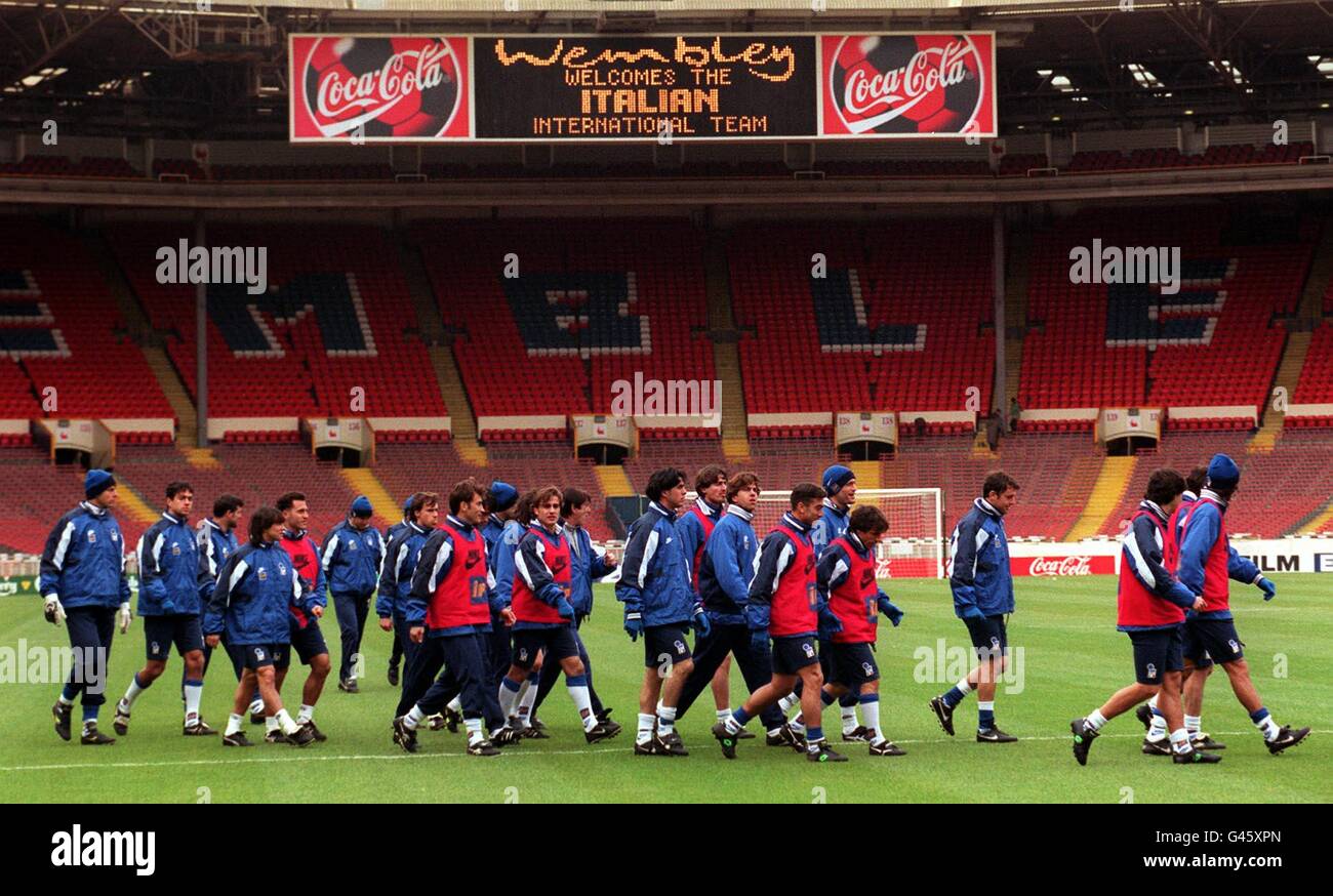 Das italienische Team läuft heute Nachmittag (Dienstag) um den Wembley-Platz, bevor England morgen Abend in einem Qualifikationsspiel zur Weltmeisterschaft spielt. Foto von ADM Butler/PA Stockfoto
