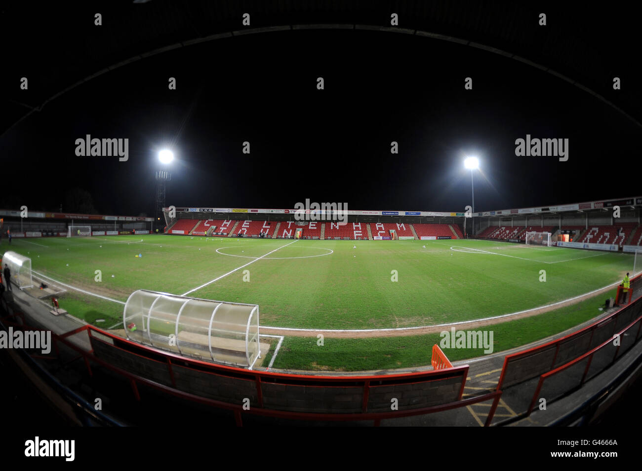 Fußball - Npower Football League Two - Cheltenham Town V Stockport County - Whaddon Road Stockfoto