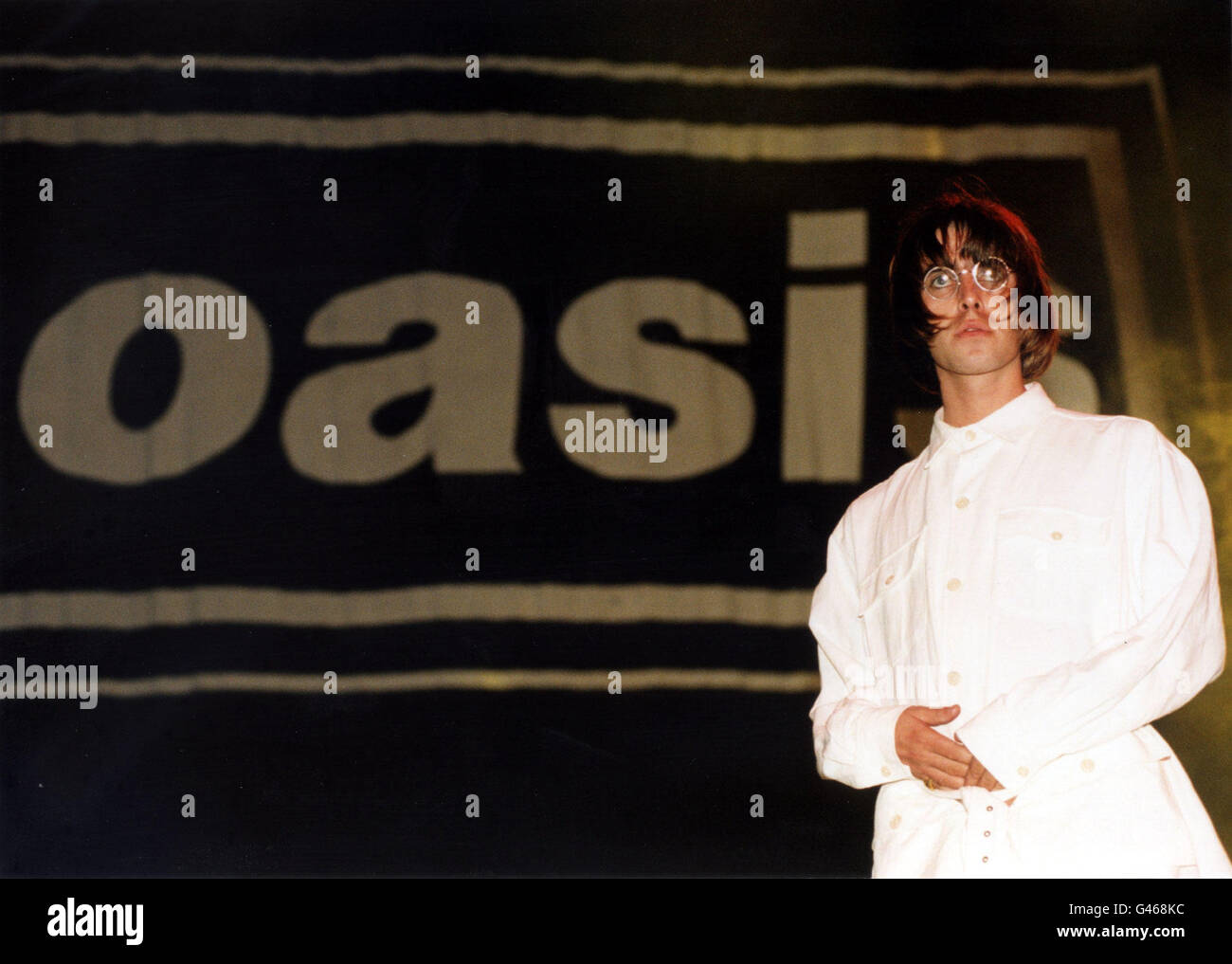 LIAM GALLAGHER AUF DER BÜHNE BEIM KNEBWORTH PARK OASIS KONZERT. (08.10.96). PA-NEWS-FOTO VON STEFAN ROUSSEAU. Stockfoto