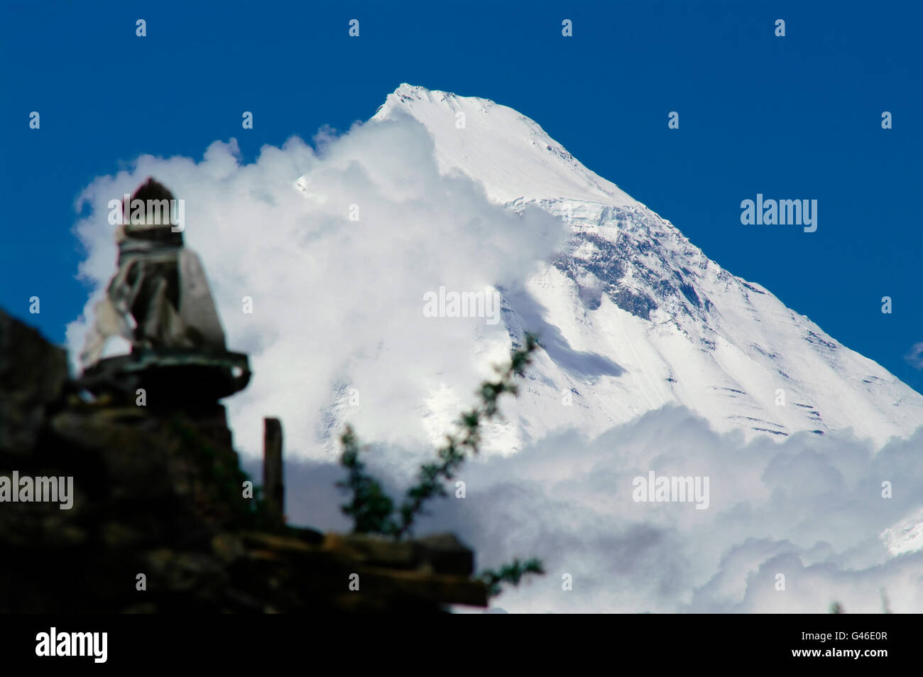 Dhaulagiri Peak gesehen aus dem Kloster von Muktinath Stockfoto