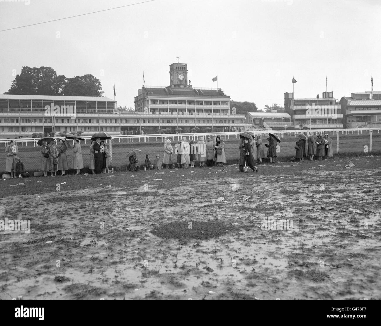 Pferderennen - Royal Ascot - Ascot Racecourse. Ascot wird während des königlichen Treffens von Regen getroffen Stockfoto