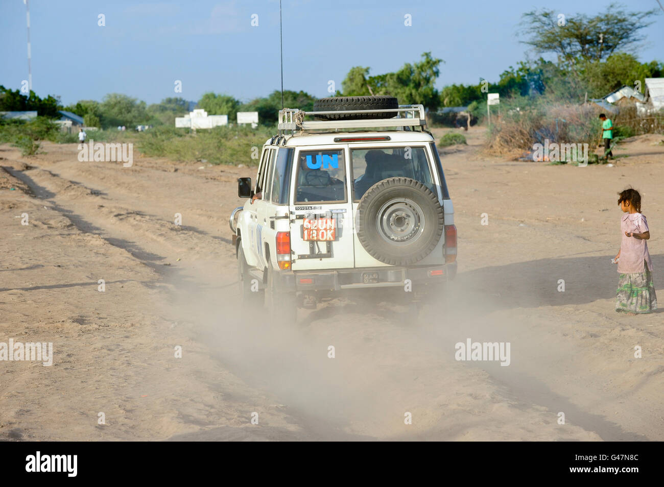 Kenia Turkana-Region, UNHCR Flüchtlingslager Kakuma, wo dauerhafte 80,000 Flüchtlinge aus Somalia, Äthiopien, Süd-Sudan leben, UN Fahrzeug / KENIA UNHCR Fluechtlingslager Kakuma in der Turkana-Region, Hier Leben ca. 80.000 Fluechtlinge aus Somalia Sudan Aethiopien Stockfoto