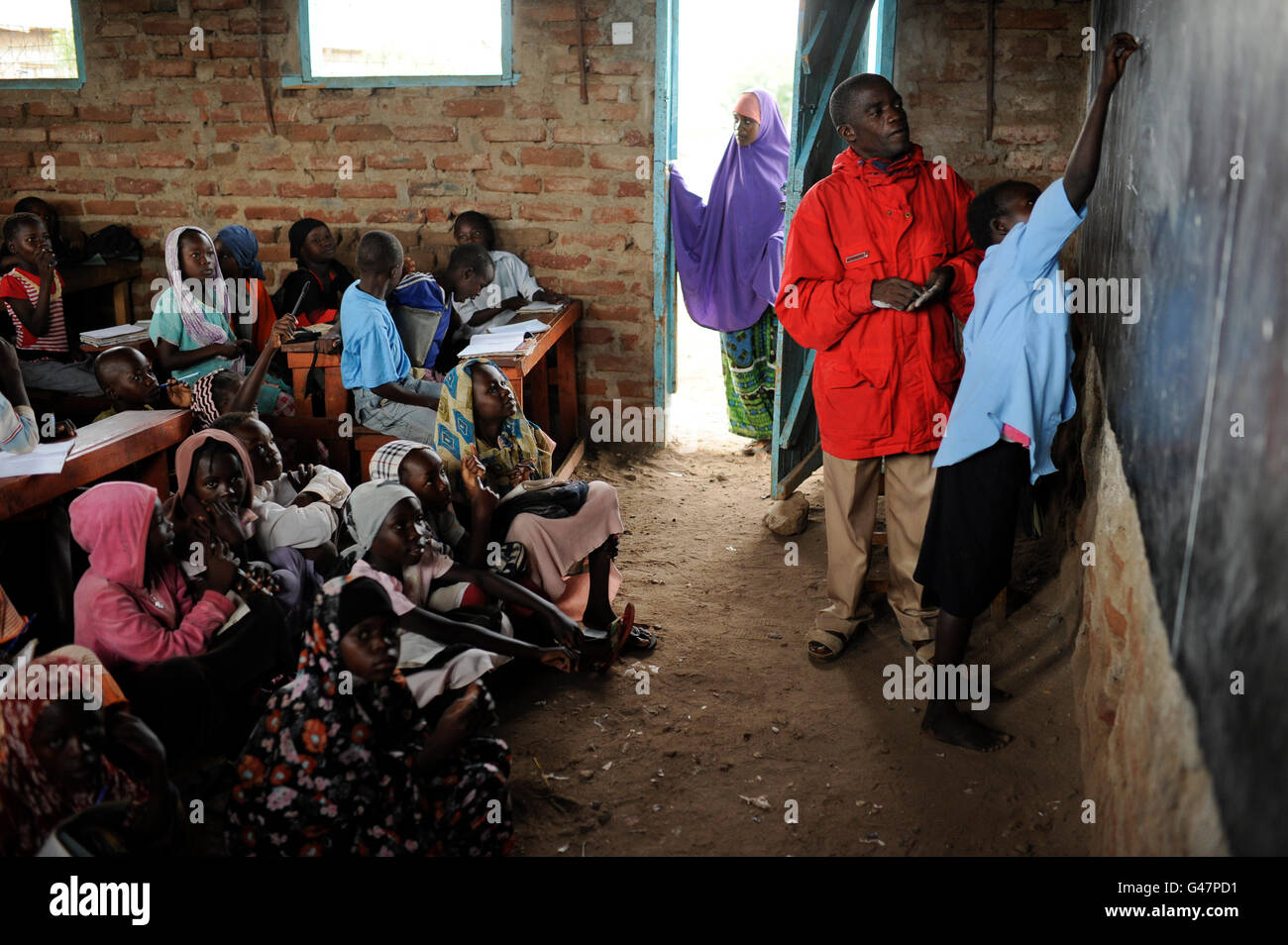 Kenia Turkana-Region, Flüchtling Lager Kakuma, wo 80,000 Flüchtlinge aus Somalia, Äthiopien, Süd-Sudan Schutz und Nahrung von UNHCR, somalische Kinder in der Grundschule PALUTAKA erhalten Stockfoto
