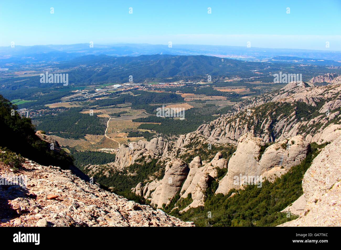 Die weitläufige Aussicht vom Berg Montserrat. Stockfoto
