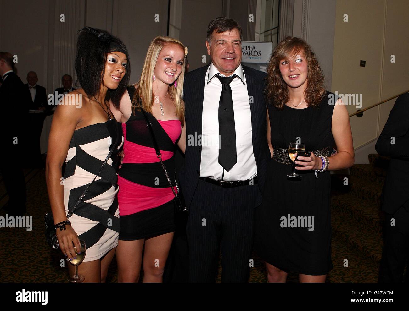 Fußball - PFA Player of the Year Awards 2011 - Grosvenor House Hotel. Sam Allardyce und Gäste bei den PFA Player of the Year Awards 2011 im Grosvenor House Hotel Stockfoto