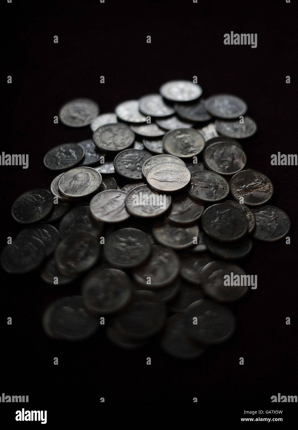 Die amerikanischen Münzen im Wert von 80 USD 20 vom Typ "Double-Eagle", die  2007 in einem Grundstück in Hackney gefunden wurden, sind im British Museum  in London zu sehen Stockfotografie - Alamy