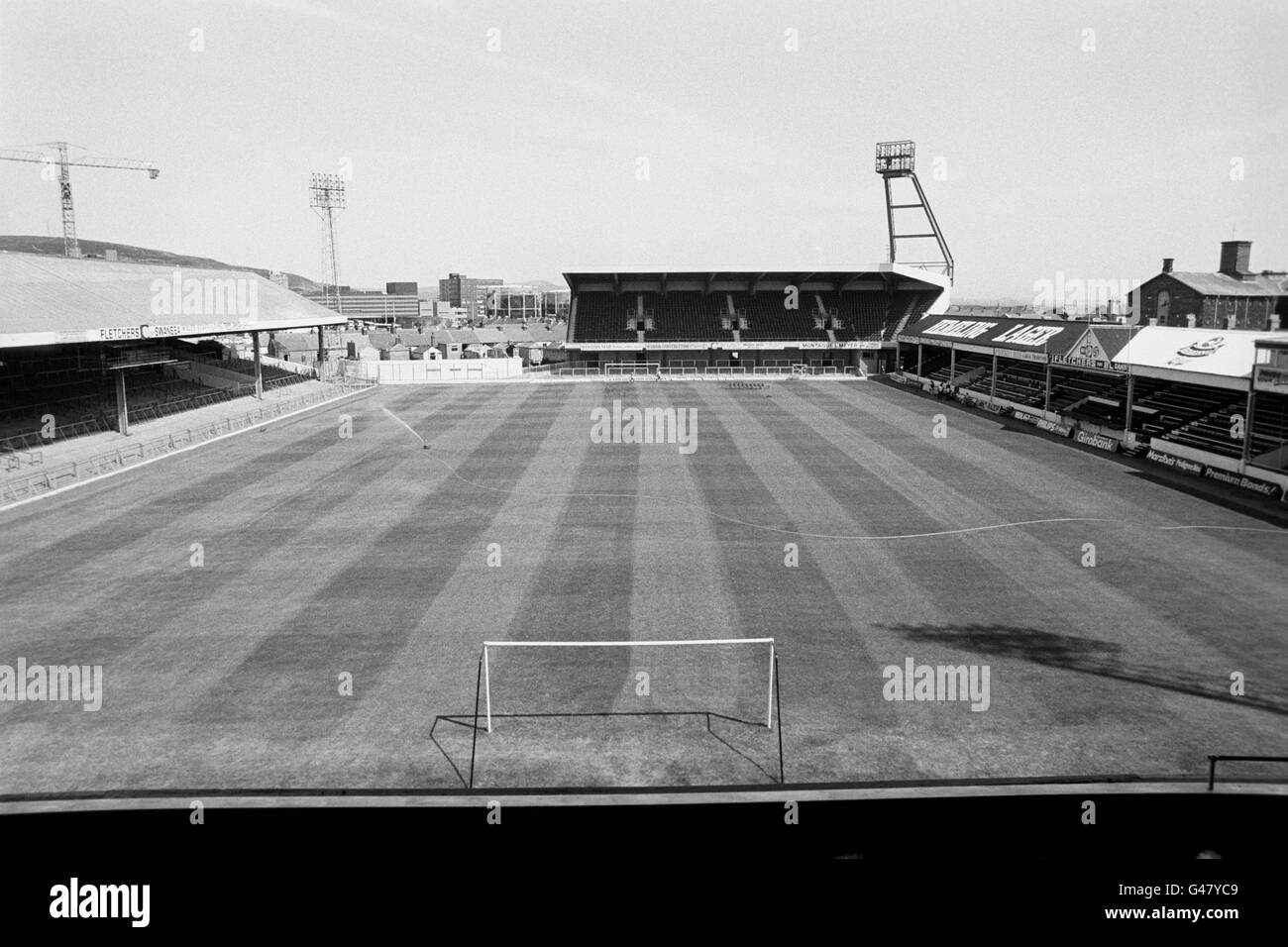 Gesamtansicht des Vetch Field, Heimstadion des Swansea City Football Club. Stockfoto