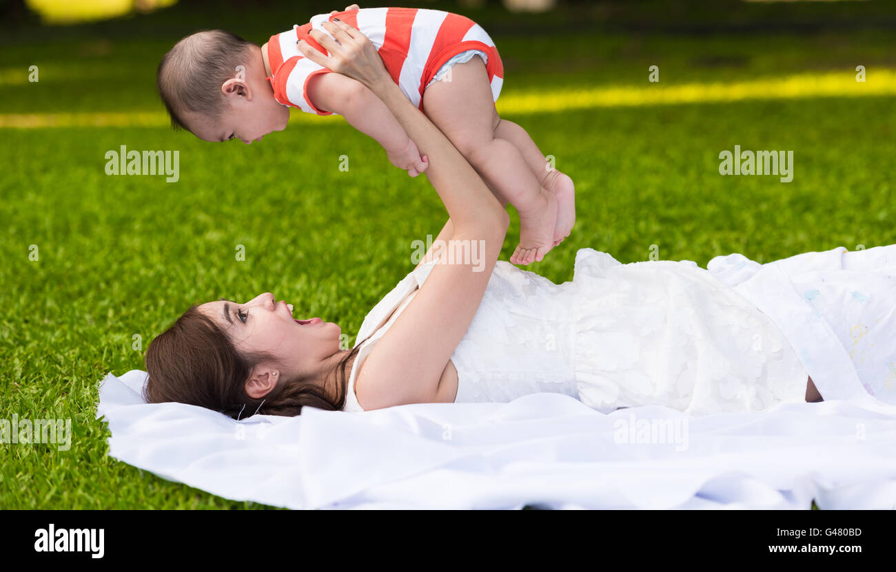 asiatische Mutter und Sohn Stockfoto