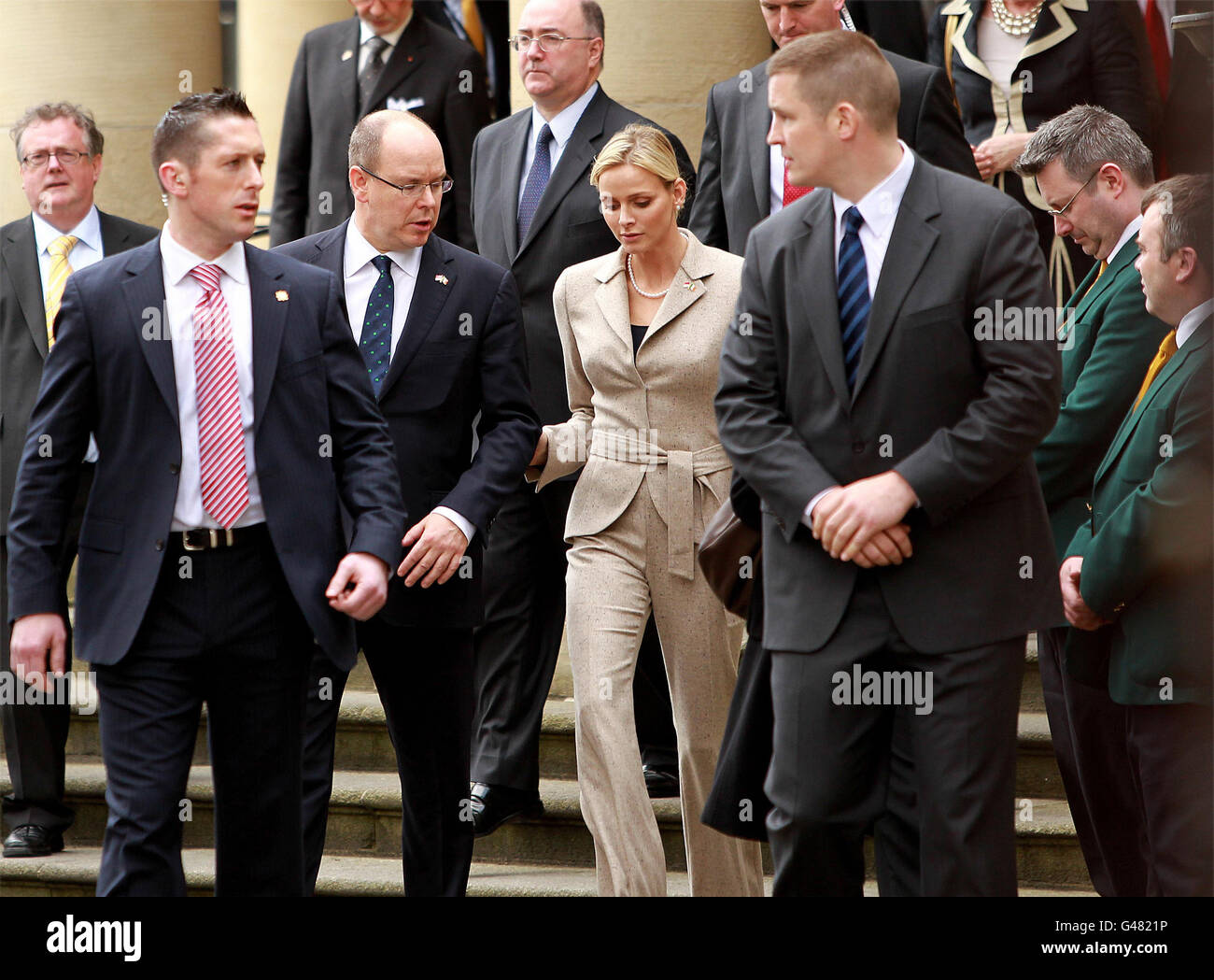 Prinz Albert von Monaco II. Und seine Verlobte Charlene Wittstock (Mitte) verlassen das National Museum of Dublin zu Beginn eines zweitägigen Staatsbesuchs nach Irland. Stockfoto