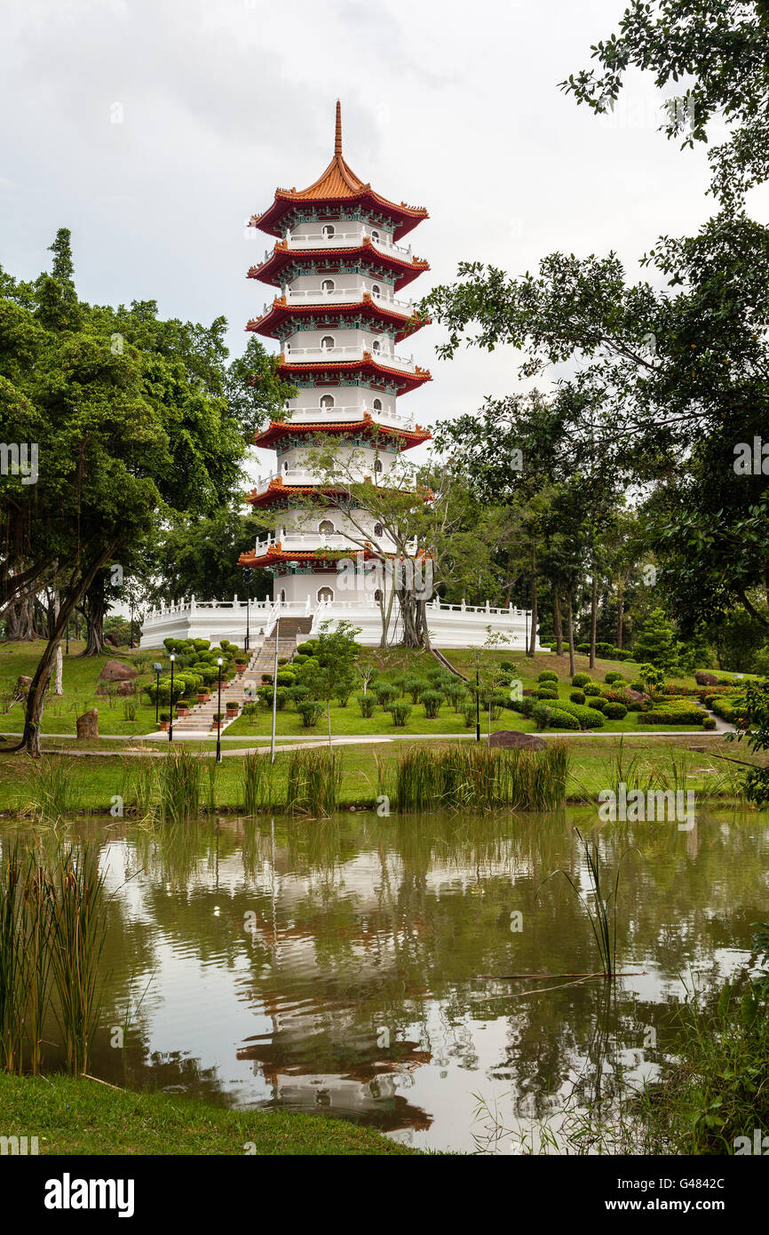 Die chinesischen Gärten-Pagode ist eines der bekanntesten Symbole in Singapur. Gebaut in einem öffentlichen Park in Jurong, das 7-geschossige st Stockfoto