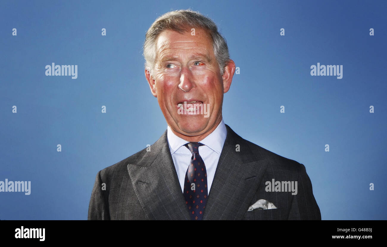 Der britische Prinz Charles bei einem Besuch bei der offiziellen Eröffnung des neu renovierten Dumfries House in Ayrshire, Schottland. Stockfoto