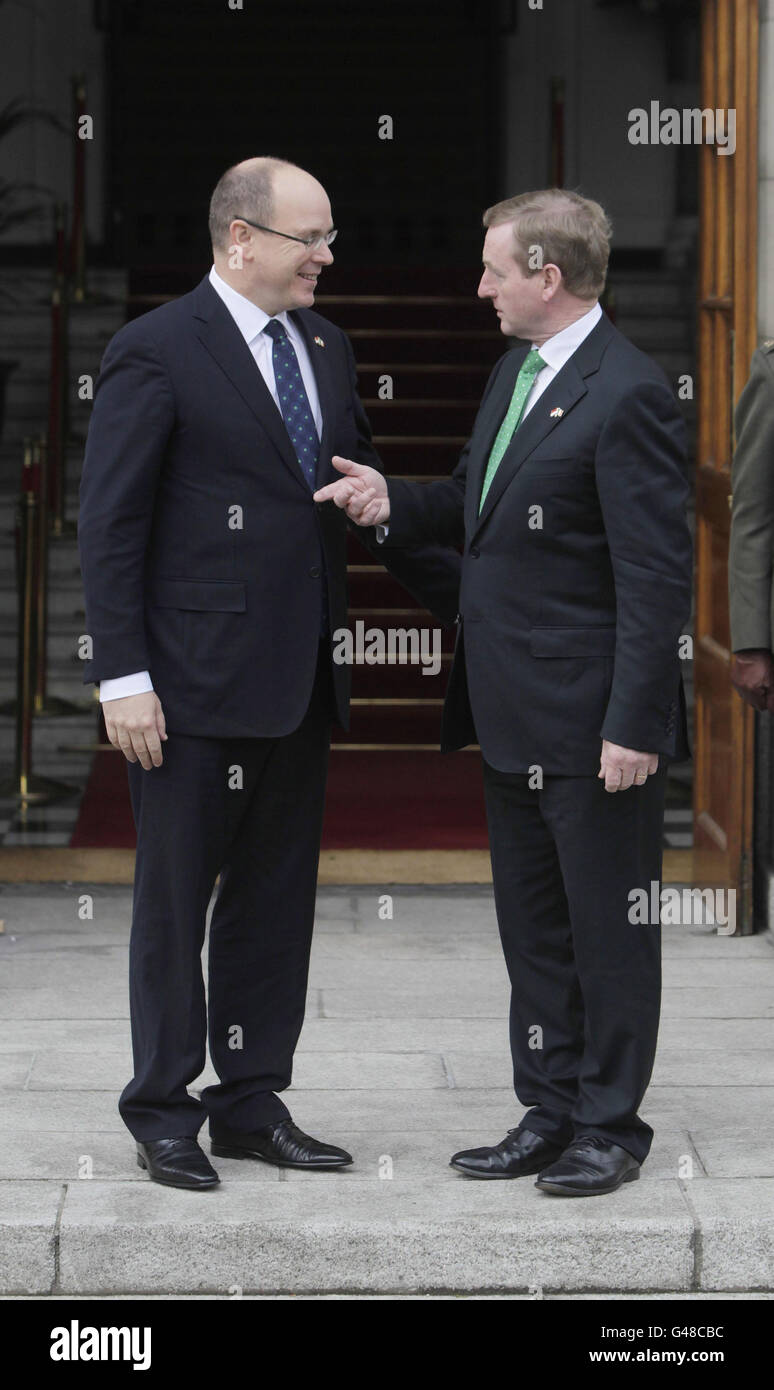 Prinz Albert II. Von Monaco trifft Taoiseach Enda Kenny in Regierungsgebäuden in Dublin während seines Staatsbesuchs in der Republik Irland. Stockfoto