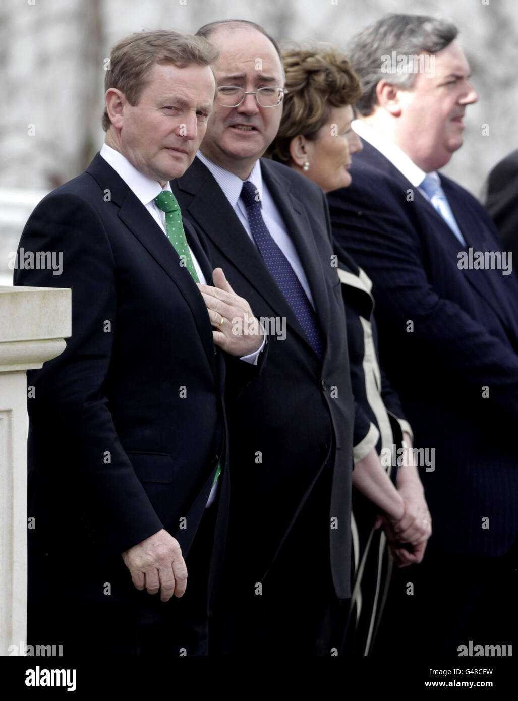 Taoiseach Enda Kenny wartet auf die Ankunft von Prinz Albert von Monaco II. Und seiner Verlobten Charlene Wittstock, die einen zweitägigen Staatsbesuch in Aras an Uachtarain begann. Stockfoto