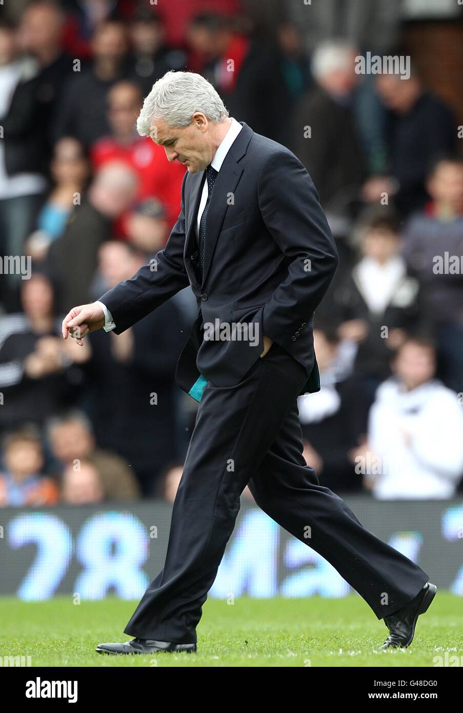 Fußball - Barclays Premier League - Fulham gegen Blackpool - Craven Cottage. Mark Hughes, Fulham Manager Stockfoto