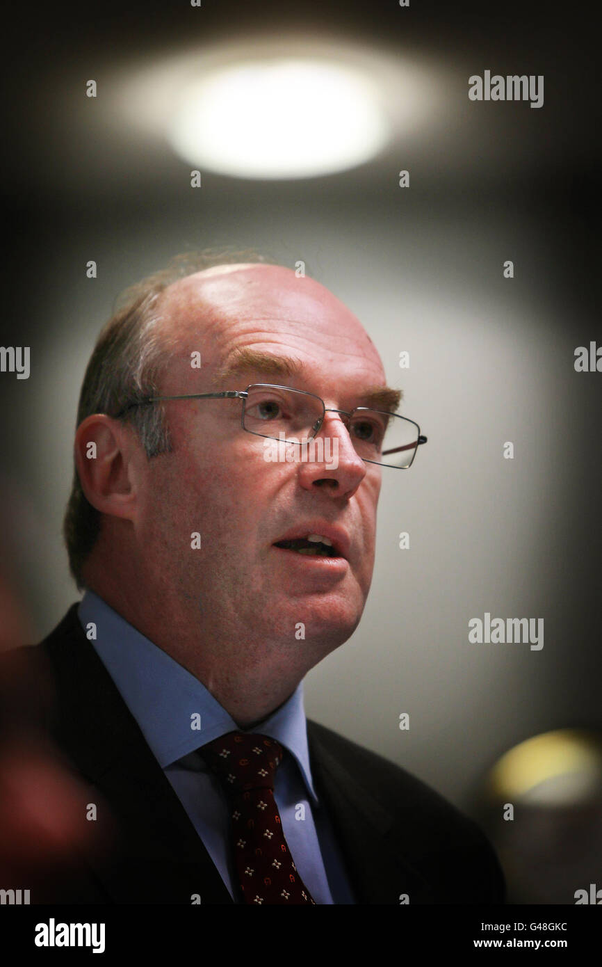 Der Vorstandsvorsitzende David Hodgkinson von Allied Irish Banks (AIB) im AIB Bankcenter in Ballsbridge, Dublin, kündigte an, dass die Bank bis Ende nächsten Jahres mehr als 2,000 Arbeitsplätze abbauen wird. Stockfoto