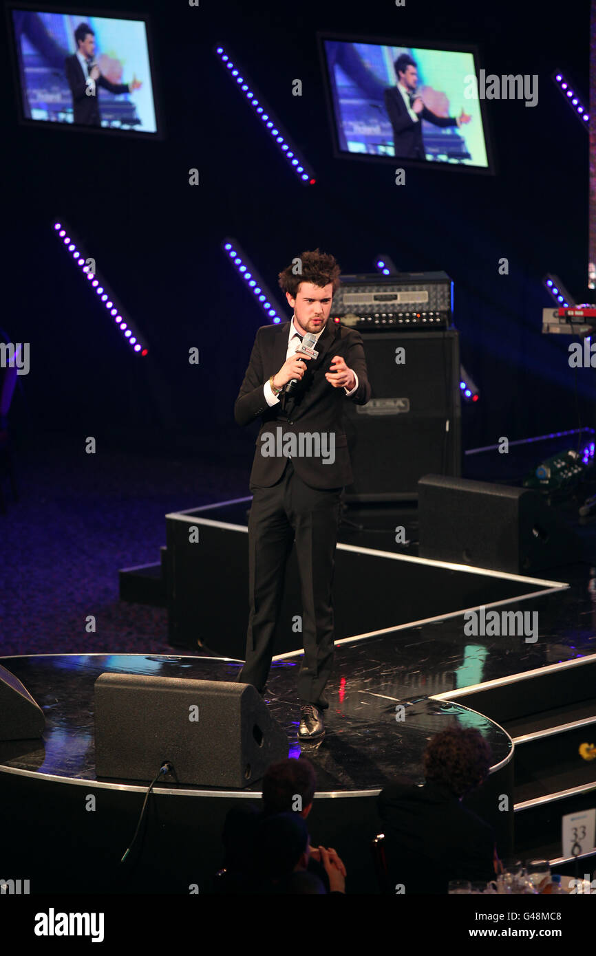 Komiker Jack Whitehall tritt beim PFA Player of the auf Year Awards 2011 im Grosvenor House Hotel Stockfoto