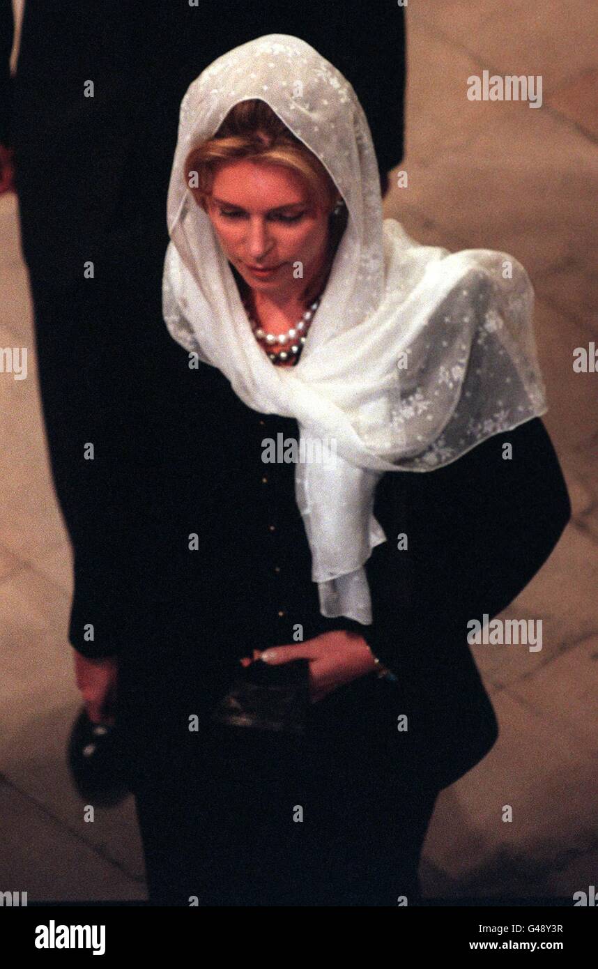 Begräbnis von Diana, Prinzessin von Wales, 6. September 1997 Express Bild von John Downing in Westminster Abbey. Königin Noor von Jordanien. Stockfoto