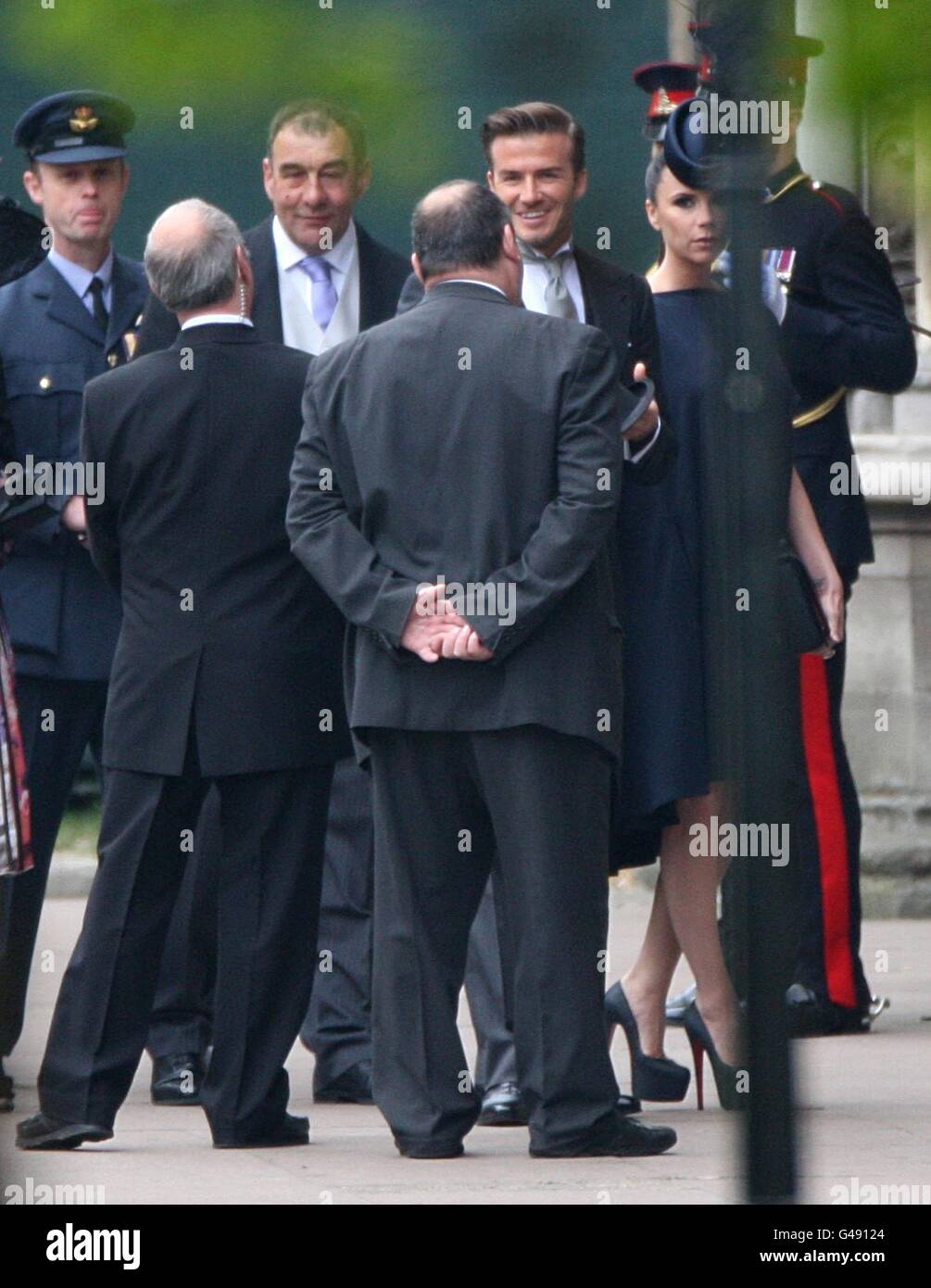 David und Victoria Beckham kommen vor der Hochzeit zwischen Prinz William und Kate Middleton in der Westminster Abbey an. Stockfoto