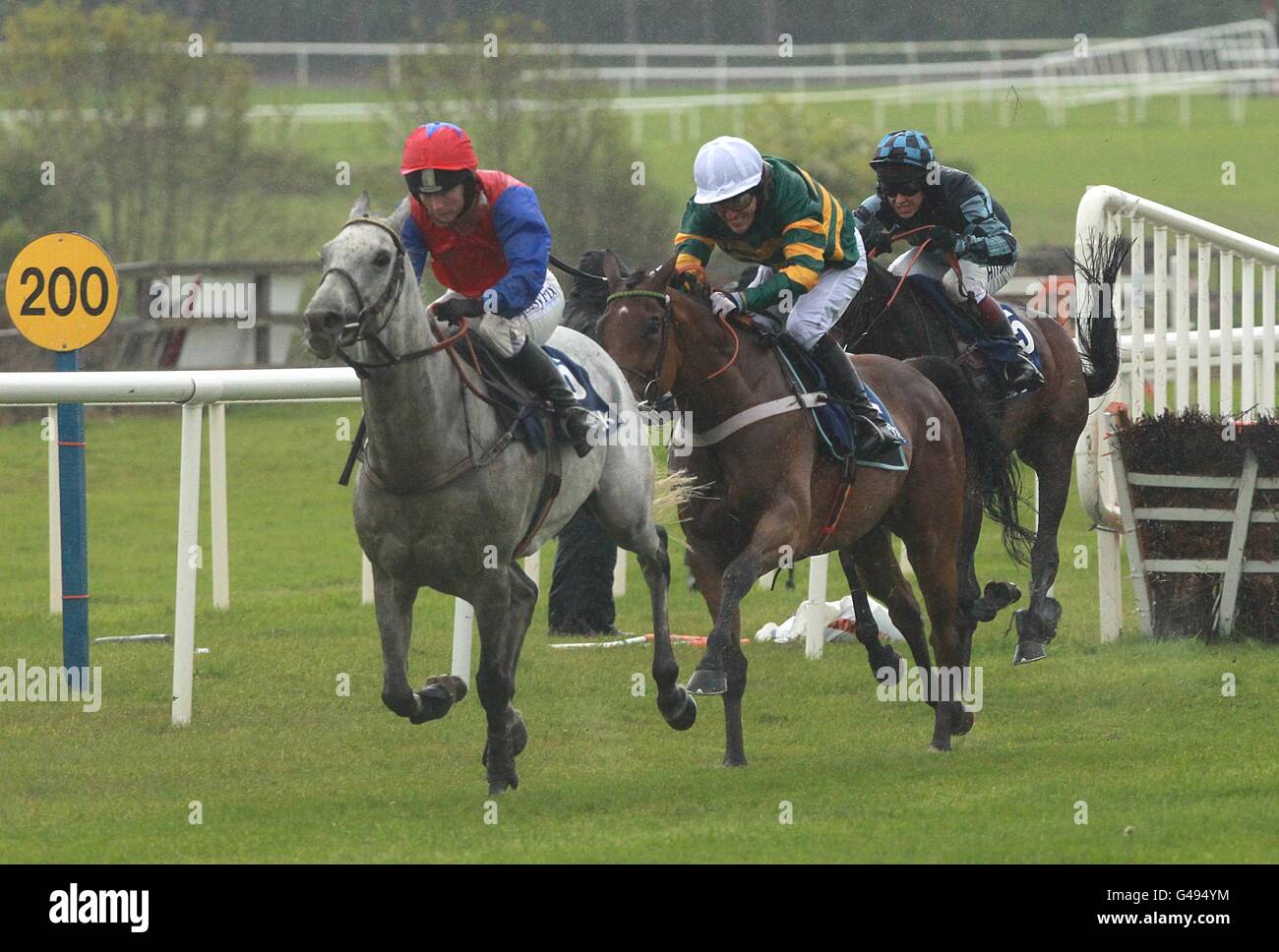 (Links-rechts) Katie Walsh auf Thousand Stars, Anthony McCoy auf Binocular und Richard Johnson auf Menorah während der Rabobank Champion Hürde Stockfoto