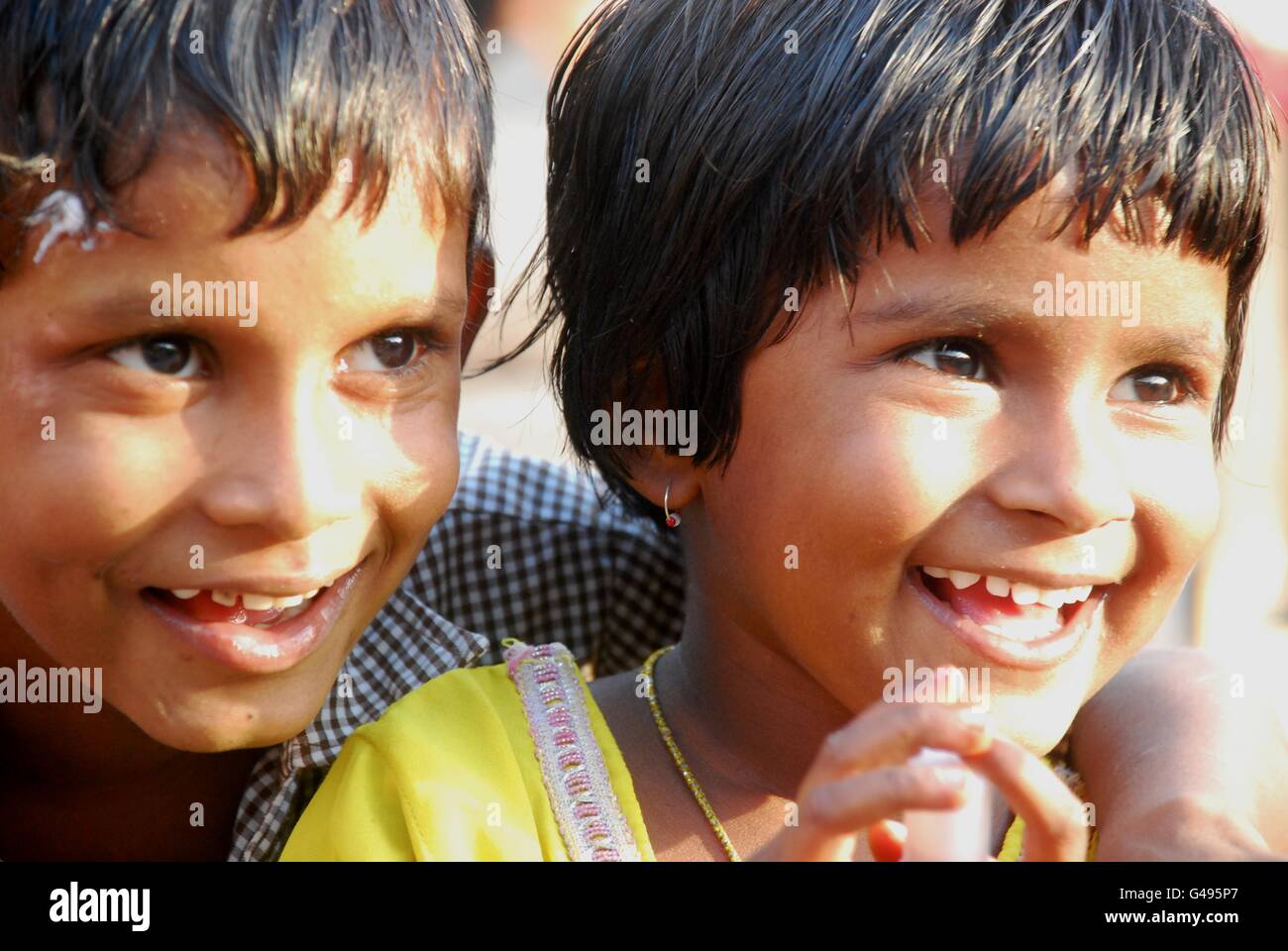 Porträt eines jungen und Mädchen lächelnd, vielbereiste, Rajasthan, Indien Stockfoto
