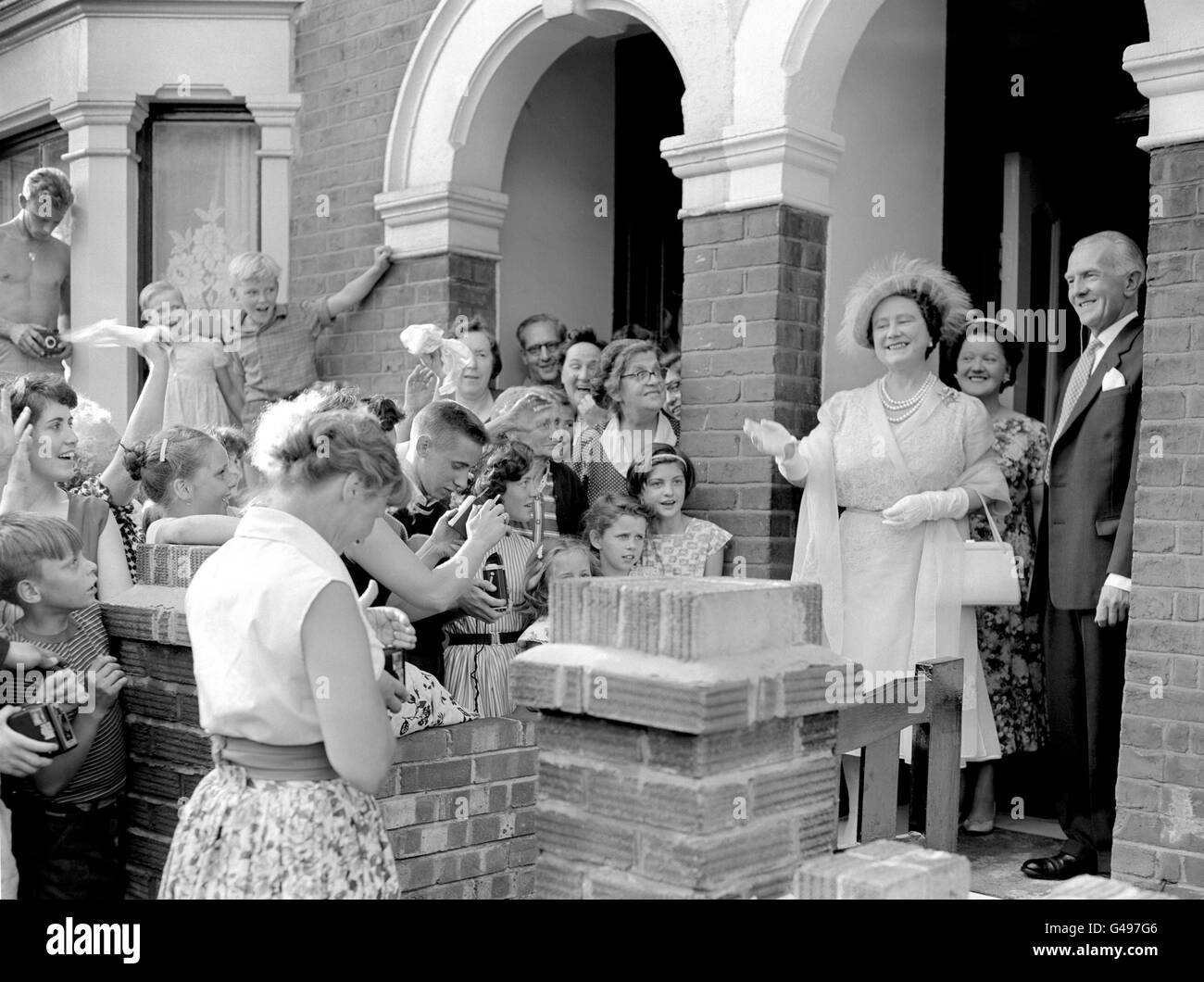 Royalty - Königin-Mutter - Gärten von Willesden Besuch - London Stockfoto