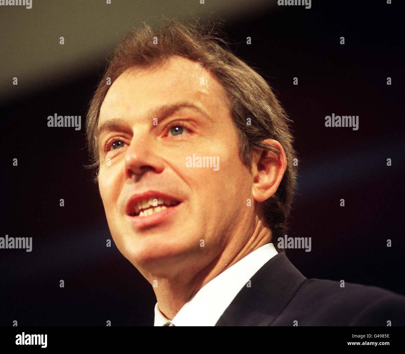 Premierminister Tony Blair spricht heute (Samstag) bei einem Treffen des Nationalen Politischen Forums der Labour-Partei in Millbank in London. Während seiner Rede warnte Blair den irakischen Staatschef Saddam Hussein ganz deutlich, dass seine Spiele und Versuche, den Sicherheitsrat der Vereinten Nationen über die Krise der Waffeninspektion zu Spalten, nicht länger andauern dürfen. Siehe PA Geschichte POLITIK Irak Blair. Foto von Neil Munns/PA Stockfoto