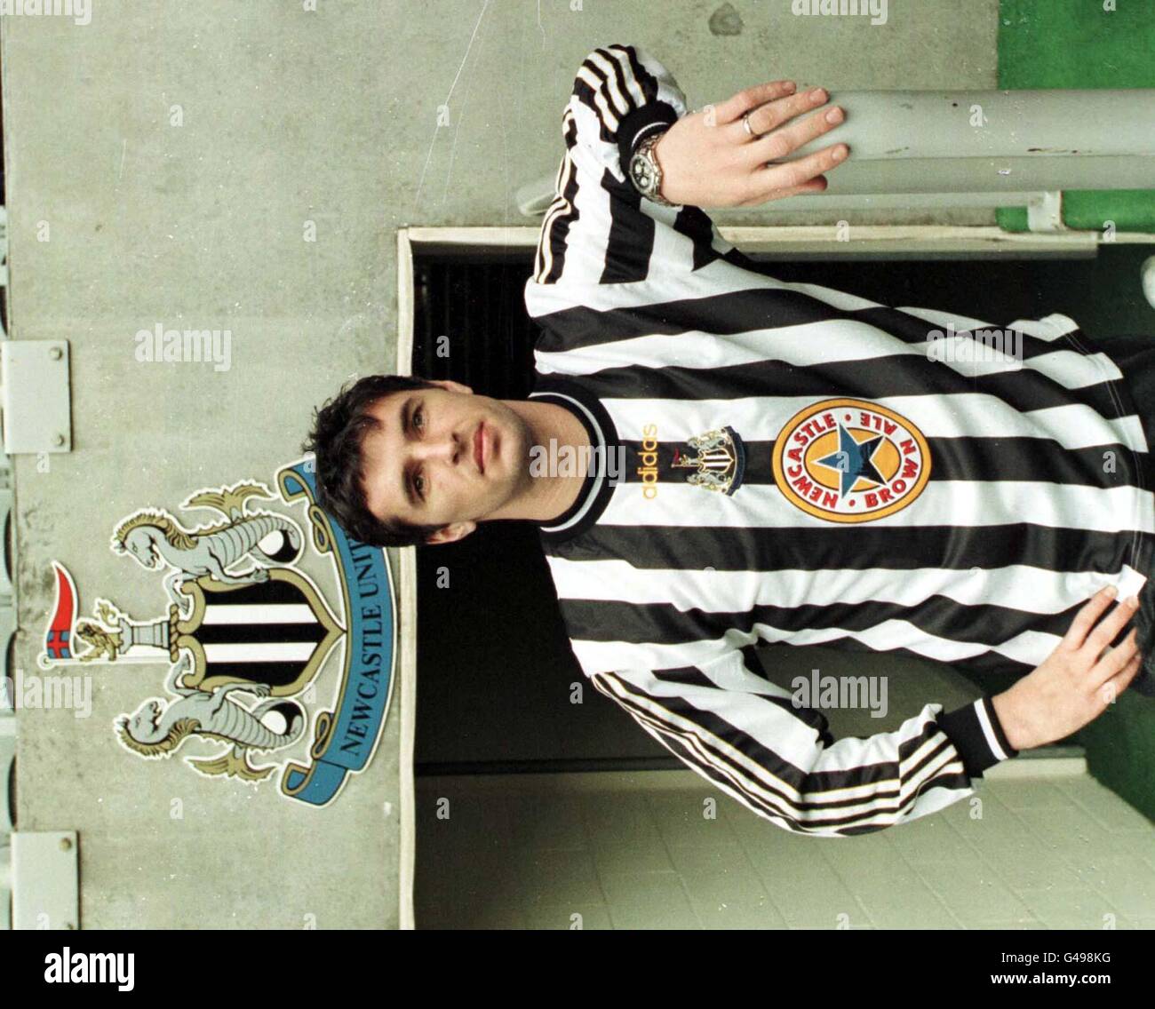 Newcastle United's neue Unterschrift Gary Speed posiert für die Medien während einer Fotoanfertigung im St James Park heute (Freitag). Newcastle schloss die Unterzeichnung für die walisische internationale in einem Deal angenommen, dass im Wert von 5,5 Millionen. Foto Owen von Humphreys/PA Stockfoto