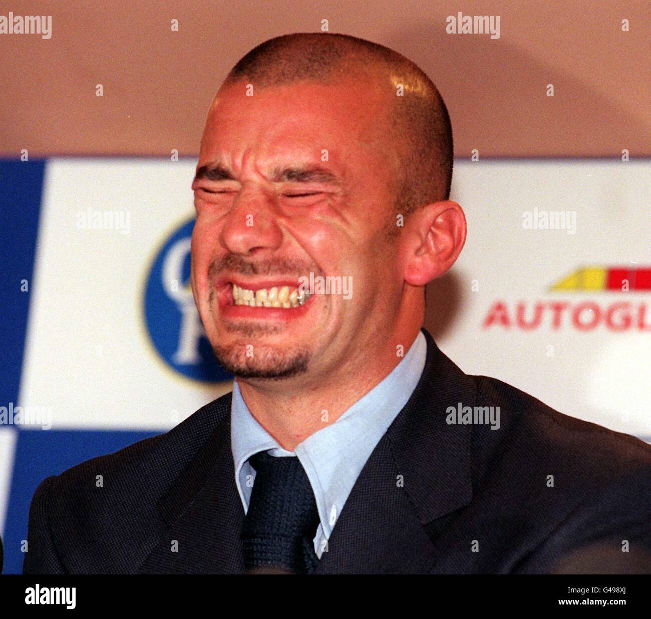 picture Jan Luca Vialli https www alamy de stockfoto chelseas neuer spielermanager gianluca vialli reagiert auf fragen die ihm journalisten wahrend einer pressekonferenz in der stamford bridge heute nachmittag gestellt haben siehe pa story sport chelsea foto von mike stephenspa 105925418 html