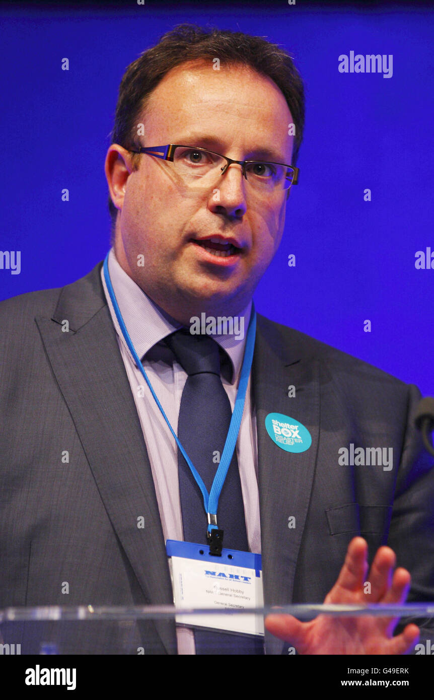 Generalsekretär Russell Hobby reagiert, nachdem Bildungsminister Michael Gove bei ihrer jährlichen Konferenz in Brighton an die National Association of Head Teachers sprach. Stockfoto
