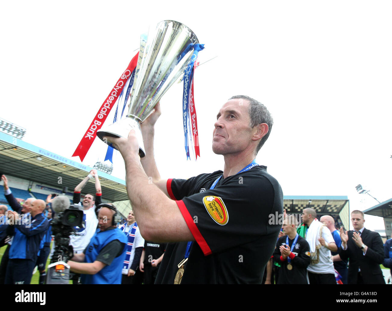 Rangers David Weir mit der Scottish Premier League nach dem Spiel der Clydesdale Bank Scottish Premier League im Rugby Park, Kilmarnock. Stockfoto