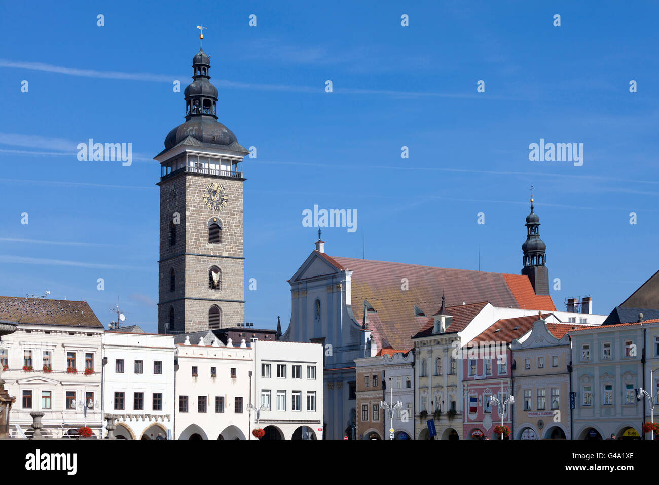 Historisches Viertel mit dem schwarzen Turm, Ceske Budejovice auch bekannt als Budweis, Budvar, Südböhmen, Tschechien, Europa Stockfoto