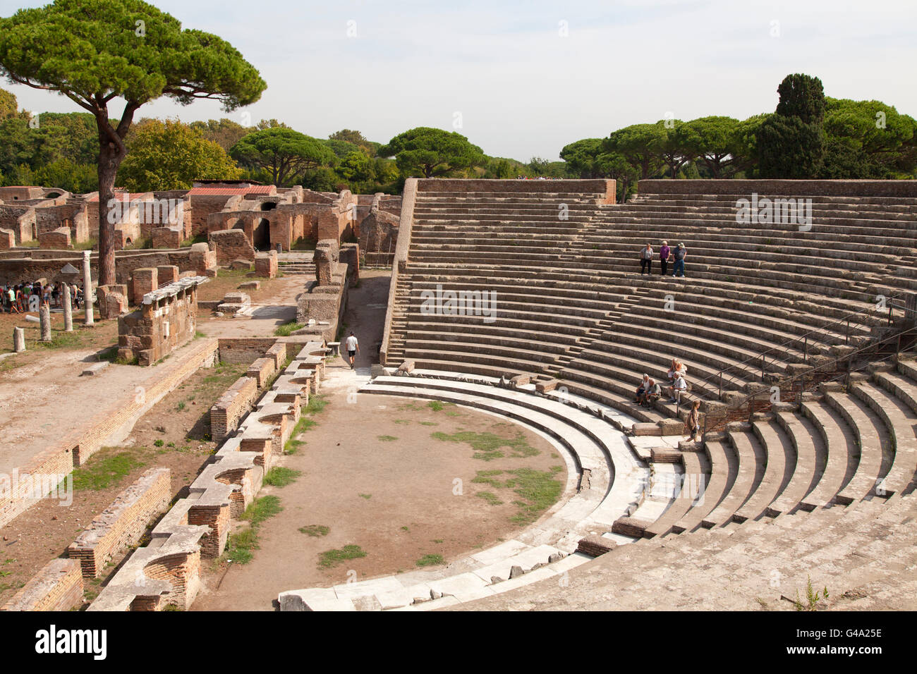 Der Zuschauerraum des Theaters, Ruinen der alten römischen Hafen Stadt Ostia, Italien, Europa Stockfoto