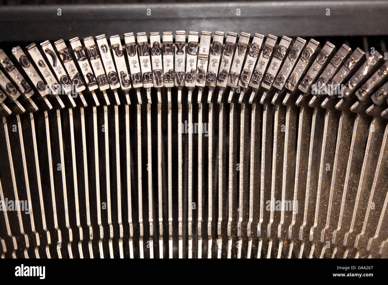 Manuelle Schreibmaschine Typebar, Nahaufnahme Stockfoto