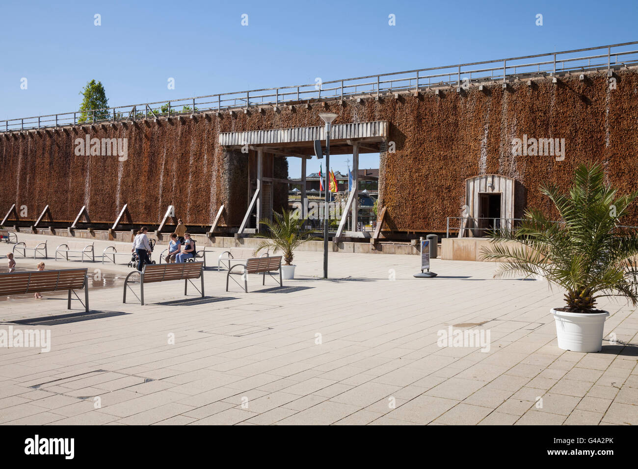 Gradierwerk im Kurpark, Bad Salzuflen, Nordrhein-Westfalen, Deutschland