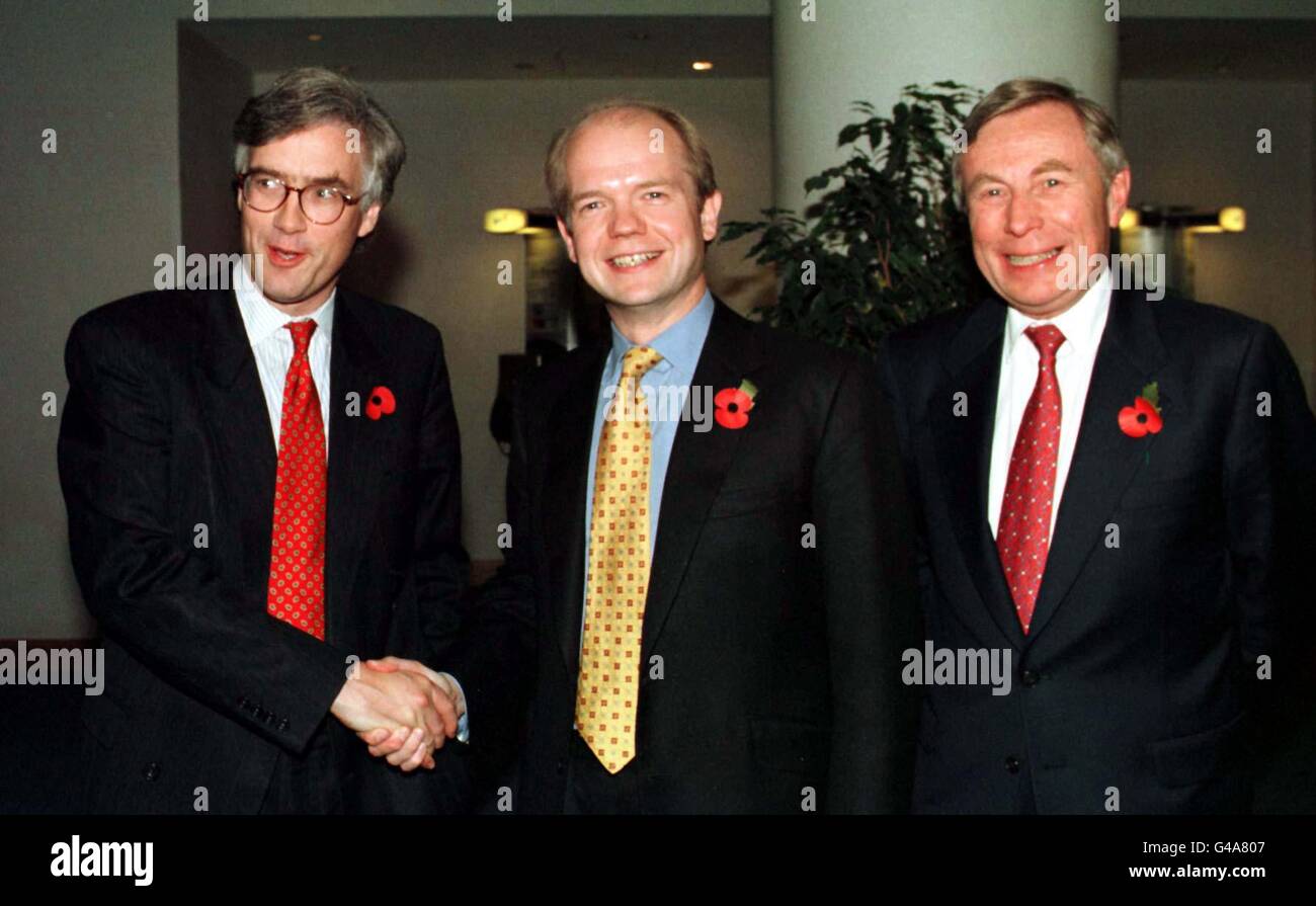 Der konservative Parteichef William Hague (Mitte) mit dem Generaldirektor der CBI, Adair Turner (links), und dem Präsidenten der CBI, Sir Colin Marshall, auf der CBI-Nationalkonferenz 1997 in Birminham heute (Montag). Foto Barry Batchelor/PA. Stockfoto