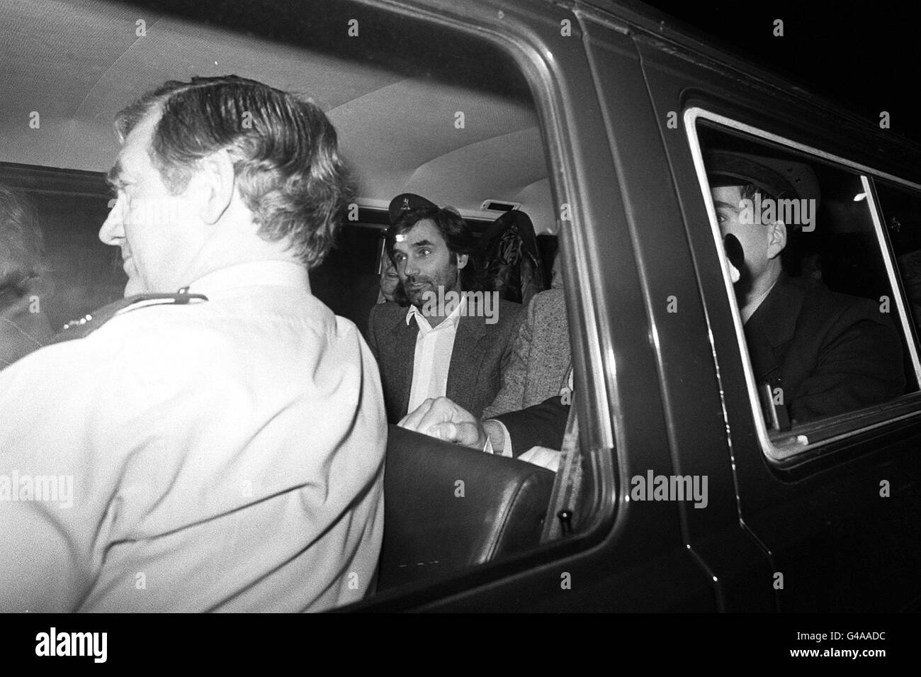 PA-NEWS: 17.12.84: EHEMALIGE FUßBALLSTAR GEORGE BEST IST SEINE HAFTSTRAFE VON 12 WOCHEN ZU BEGINNEN, NACHDEM SEINE BERUFUNG AM SOUTHWARK CROWN COURT IN LONDON NICHT AUSGETRIEBEN. Stockfoto