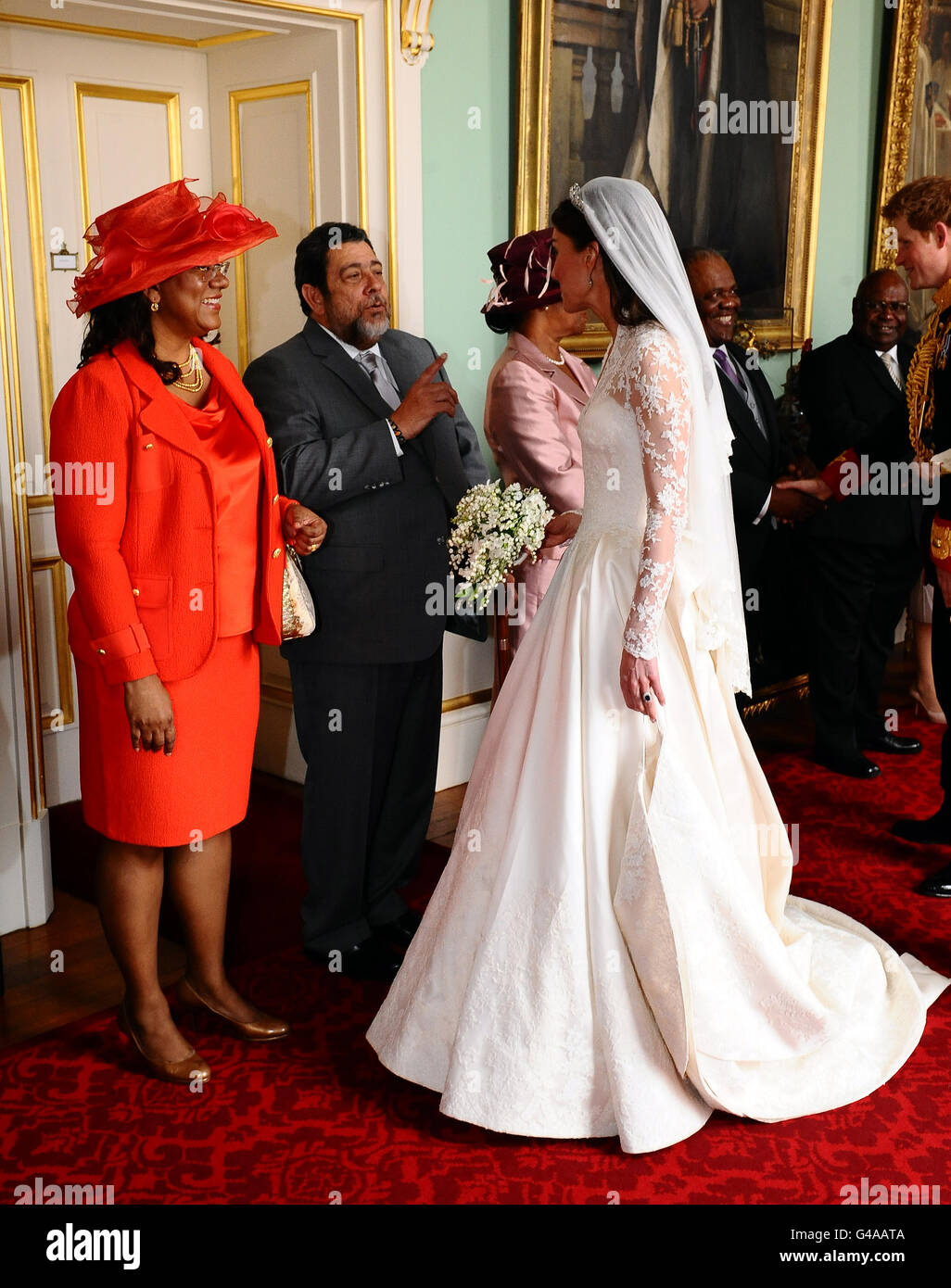 Der Premierminister von St. Vincent und den Grenadinen, Ralph Gonsalves, und seine Frau Eloise treffen die Herzogin von Cambridge bei einem Empfang im Buckingham Palace Stockfoto