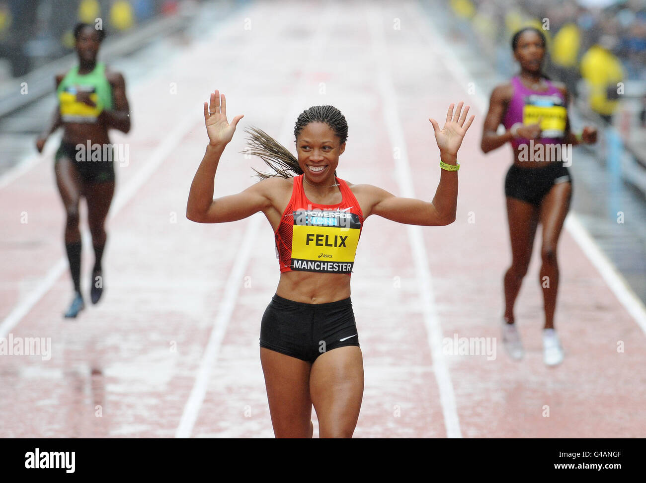 Die US-Amerikanerinnen Allyson Felix feiert den Sieg beim 200m Sprint-Rennen der Frauen bei den Great City Games in Manchester. Stockfoto