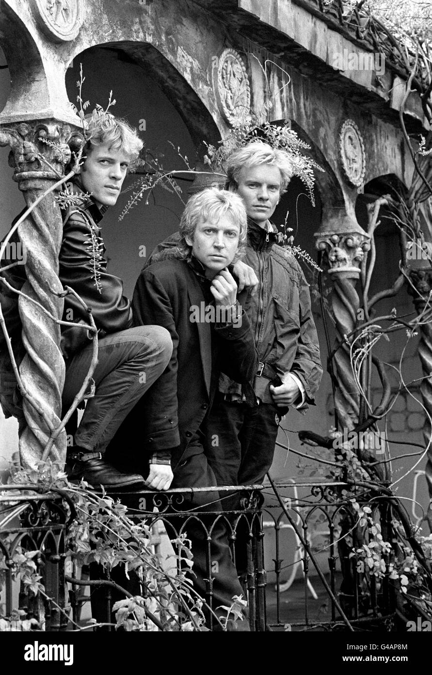 The Police, Left to Right, Stewart Copeland, Andy Summers und Sting in London veröffentlichen ihre neue Single 'Every Breath You Take' und ihr erstes Album seit über einem Jahr, 'Synchronicity', das am 17. Juni veröffentlicht wurde. Die Band ist dabei, ihre ambitionierteste Welttournee zu beginnen, die am 23. Juli in den USA mit Konzerten in Großbritannien Ende des Jahres eröffnet wird. Stockfoto