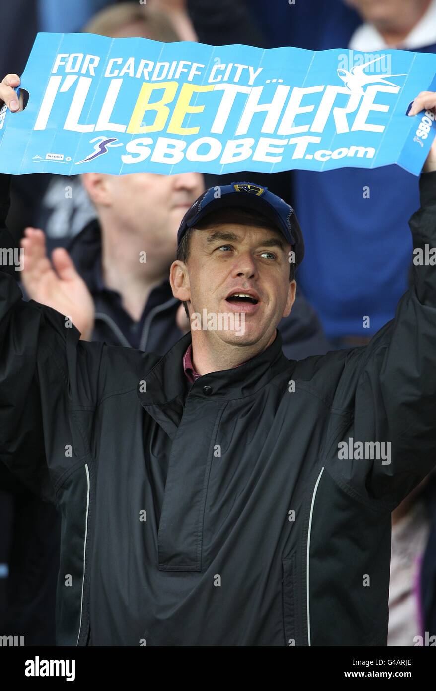 Fußball - npower Football League Championship - Play Off Halbfinale - zweite Etappe - Cardiff City gegen Reading - Cardiff City Stadium. Ein Fan von Cardiff City auf den Tribünen Stockfoto