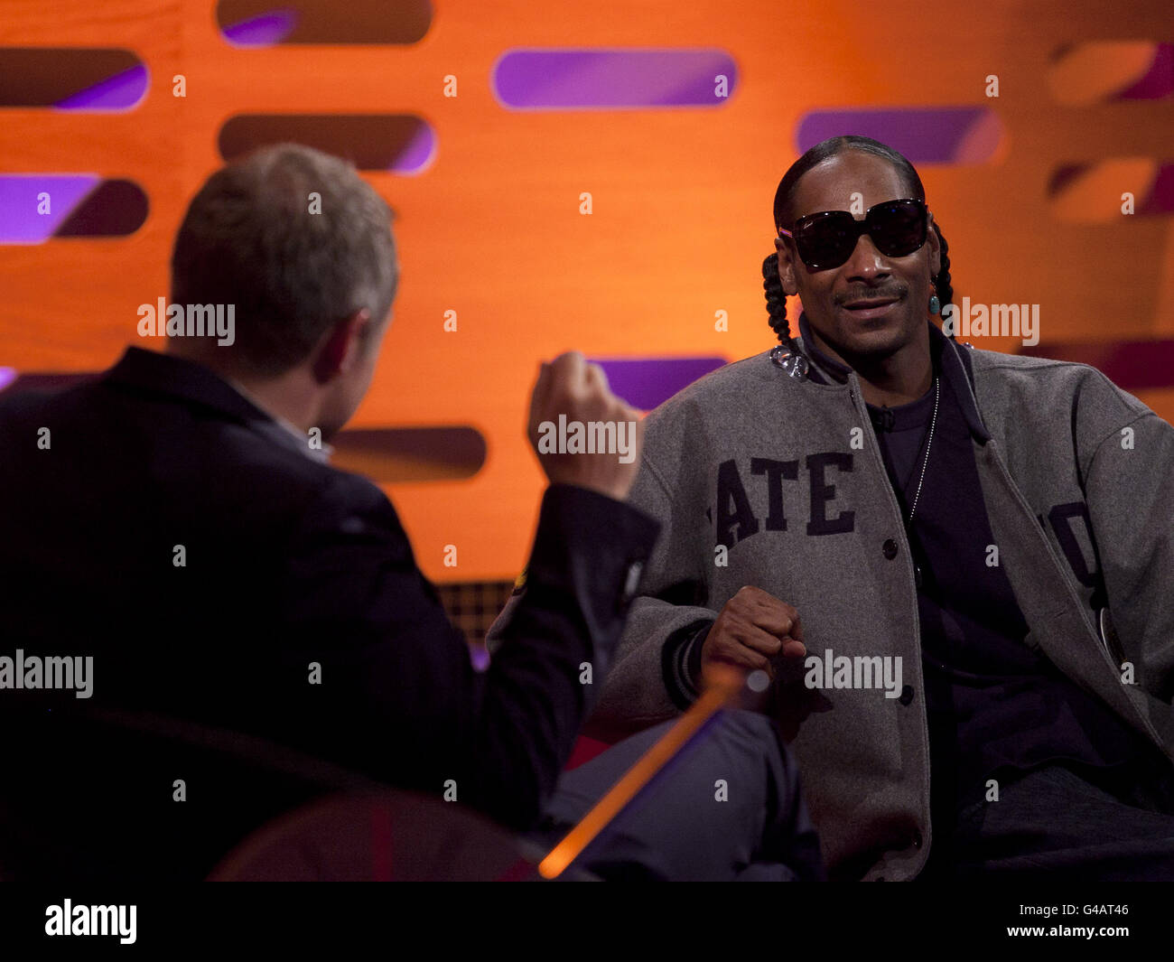 Graham Norton und Snoop Dogg während einer Aufnahme der Graham Norton Show in den London Studios im Süden Londons. DRÜCKEN Sie VERBANDSFOTO. Ausgabedatum: Donnerstag, 19. Mai 2011. Bildnachweis sollte lauten: John Phillips / PA Wire Stockfoto