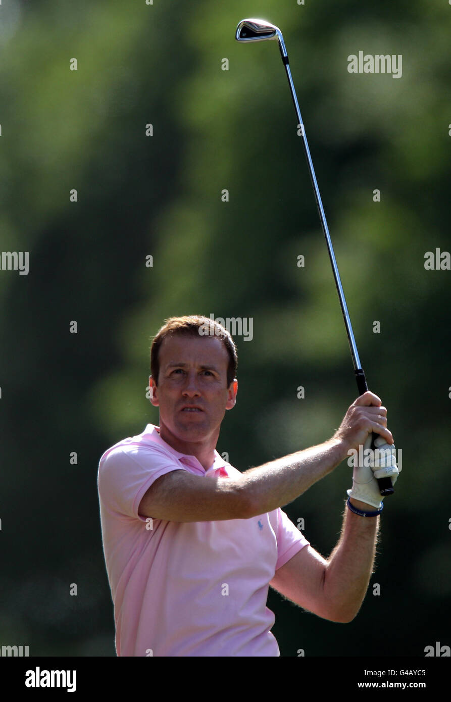 Anton Du Beke während des BMW PGA Pro-am im Wentworth Golf Club, Surrey. Stockfoto