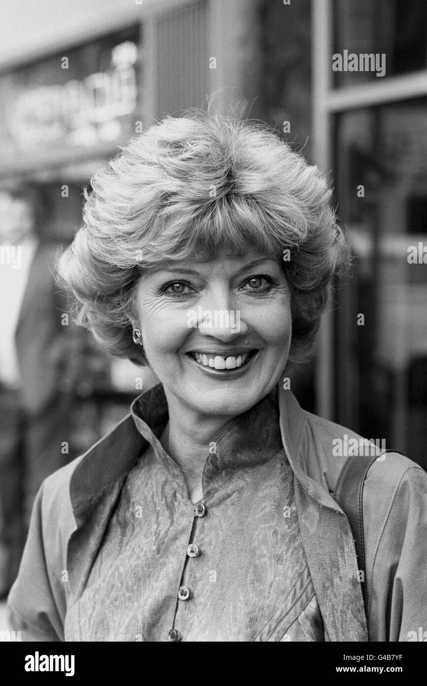 Janet Brown, eine schottische Schauspielerin, Comedienne und Impressionistin, die in den 1970er und 1980er Jahren durch ihre Nachahmung von Margaret Thatcher großen Ruhm erlangte. Stockfoto