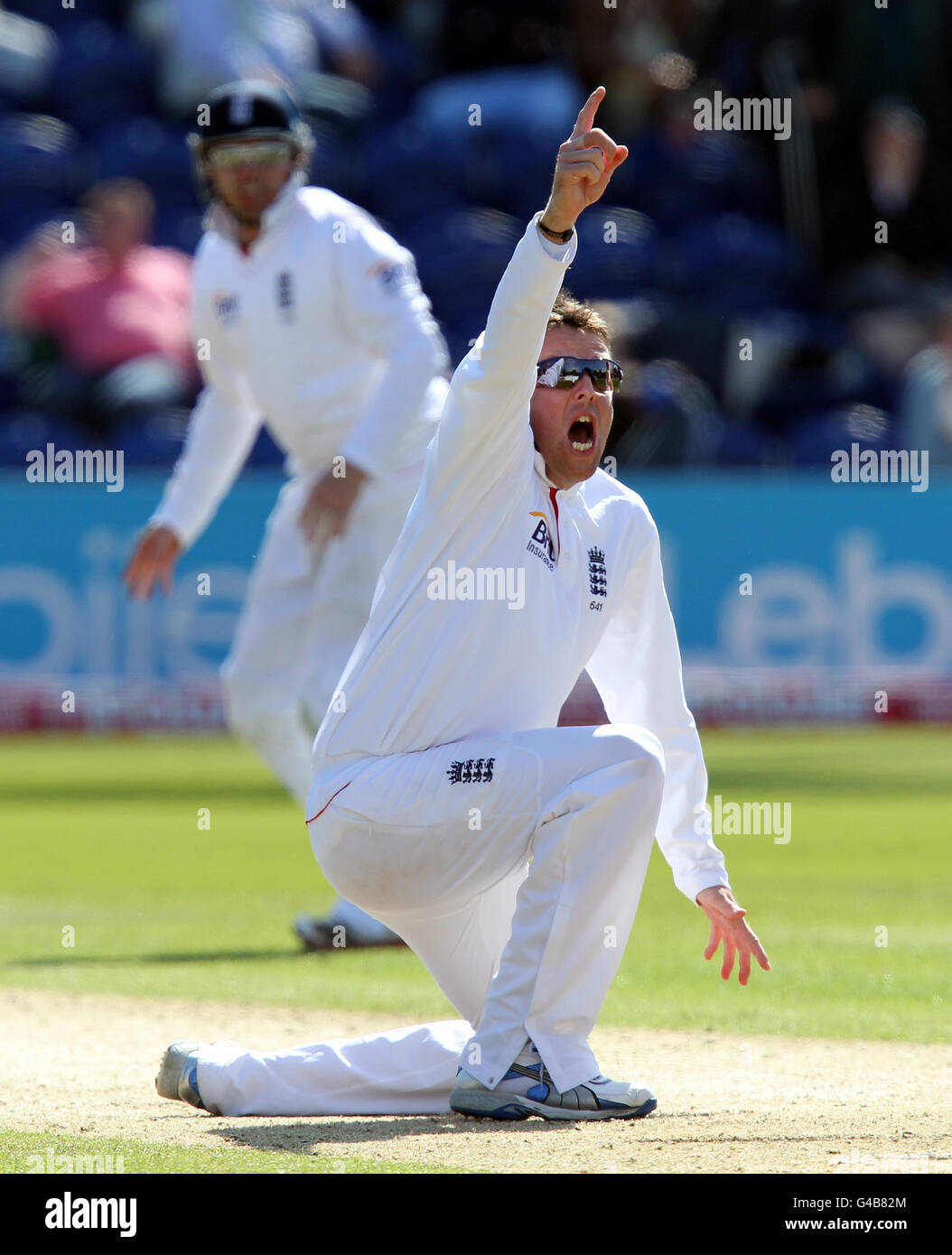 Cricket - npower First Test - Tag zwei - England / Sri Lanka - SWALEC Stadium. Der englische Graeme Swann appelliert am zweiten Tag des npower First Test im SWALEC Stadium, Cardiff, erfolglos für eine lbw. Stockfoto