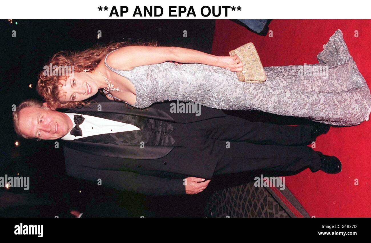 Jane Seymour und ihr Mann James Keach kommen gestern Abend (Samstag) beim Princess Ball in Los Angeles an. Der prominente Geldmacher ist dabei, Geld für den Diana, Princess of Wales Memorial Fund und die in Kalifornien ansässige Hilfsorganisation Aid for AIDS zu sammeln. Foto von John Stillwell/PA. Siehe PA Story DIANA Butler Stockfoto