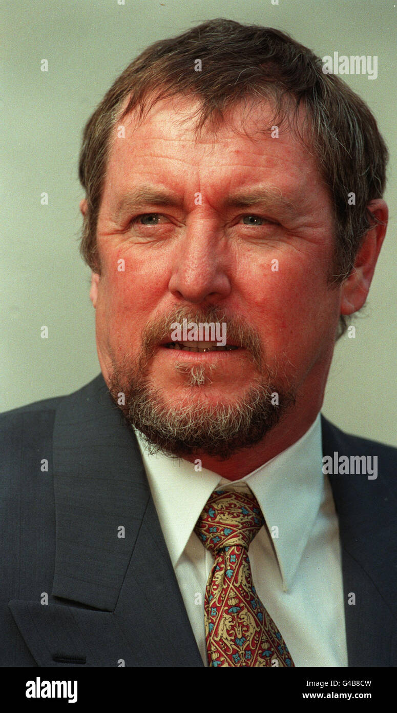Pa News Foto 03 04 98 Schauspieler John Nettles Bei Einem Fototermin In London Fur Seine Ruckkehr Zum Fernsehen Mit Als Dci Barnaby In Eine Grosse Neue Serie Von Vier Funktion Lange Dramen Mit Dem Titel