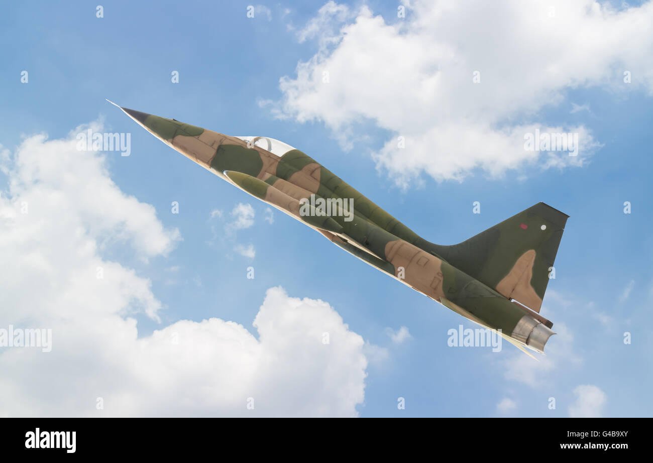 Eine grüne farbige Tarnung Skyhawk Kampfjet Flugzeug Stockfoto